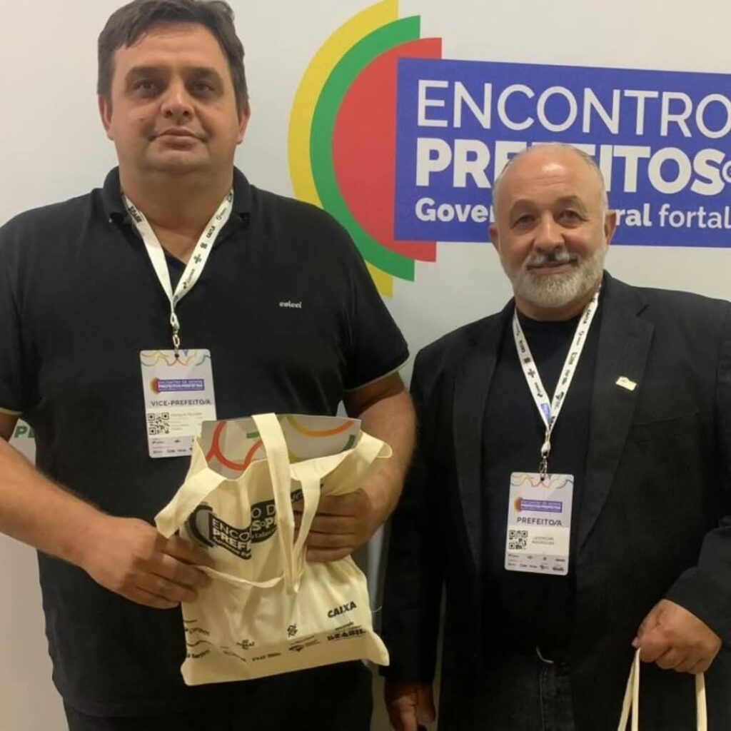 Leo e Maiquel representam Novo Cabrais no Encontro de Novos Prefeitos em Brasília.