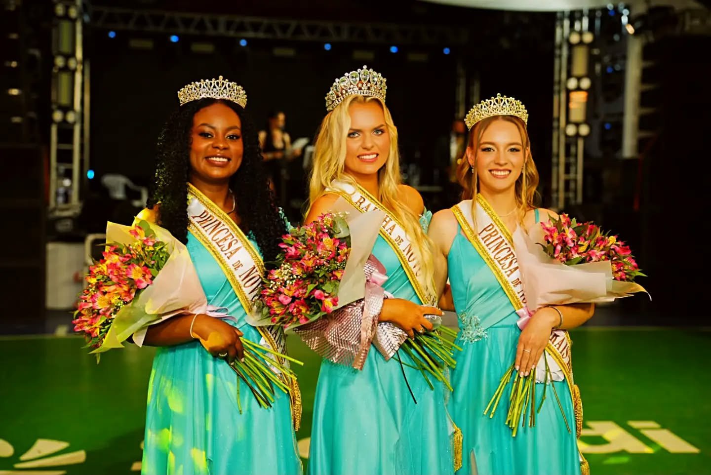 Nova corte de soberanas de Novo Cabrais formada pela Rainha Cássia Rehbein e as Princesas Keila Alves e Kauane Mehler.